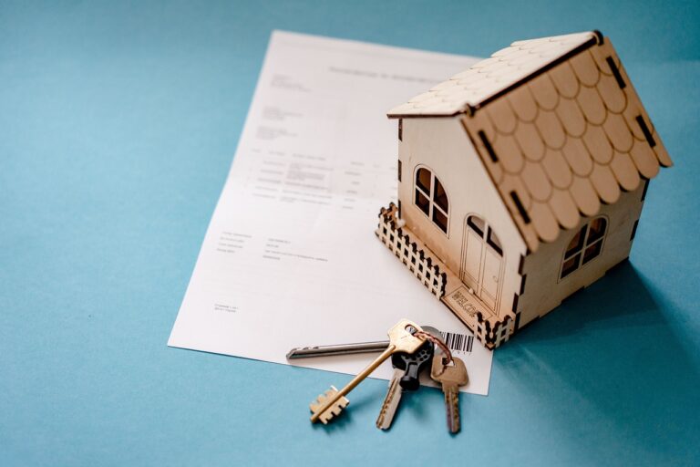 How to choose the best estate agent in Dénia to buy or sell your home