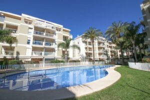 piscina en Denia el manantial